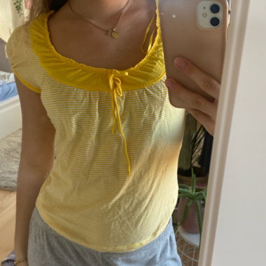 Top da donna a righe gialle
