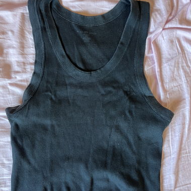 Top senza maniche nero a coste di Brandy Melville