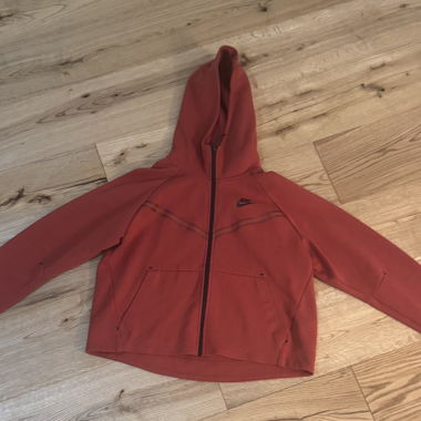 Roter Nike-Hoodie