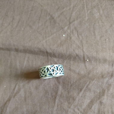 Silberring mit Pentagramm und Knotenmuster