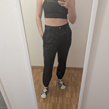 Grüne hochgeschnittene Hose