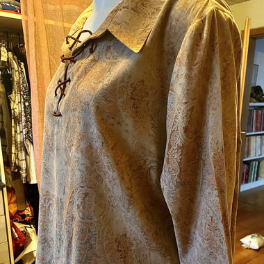 Weites Oberteil mit Schnürung im Boho-/Mittelalterstil
