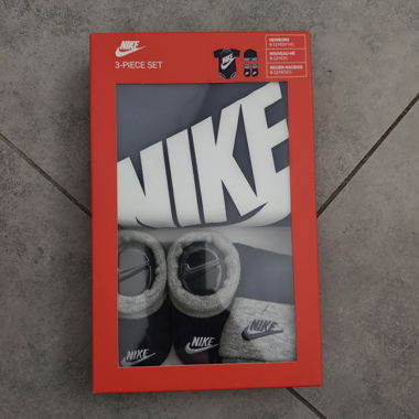 Set neonato Nike 3 pezzi 6-12 mesi