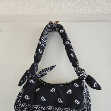 Kleine schwarze Tasche