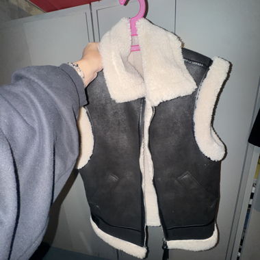 Gilet smanicato in eco-pelliccia