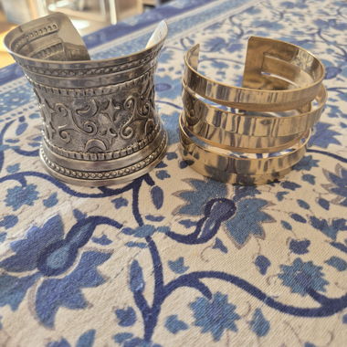 Bracelets manchette métalliques