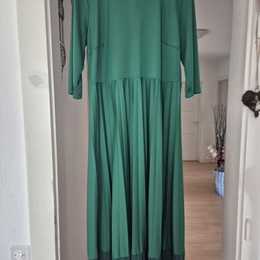 Robe verte plissée