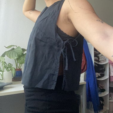 Haut sans manches foncé