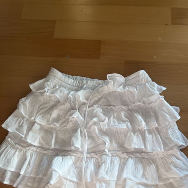 Weisse Rüschenshorts, ideal für den Sommer!