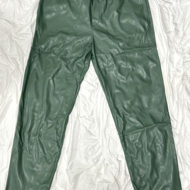 Pantaloni verde effetto pelle