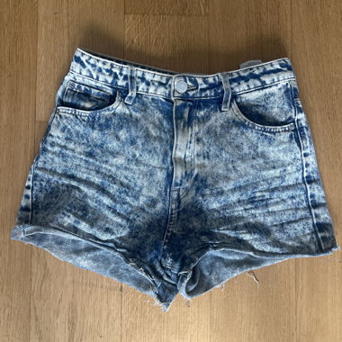Shorts en denim délavé