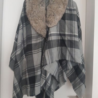 Poncho with Faux Fur M
