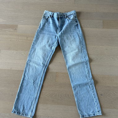 blaue straight leg jeans