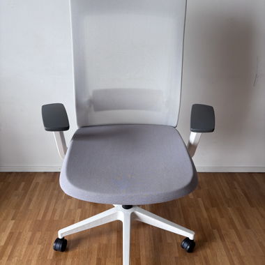 Weisser Bürostuhl