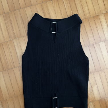Haut noir sans manches en maille