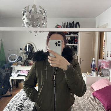 Veste à capuche avec fourrure 