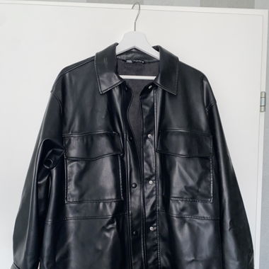 Overshirt aus Kunstleder