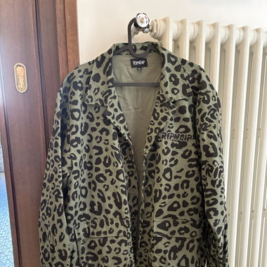 Jacke in Leopardengrün ripndip