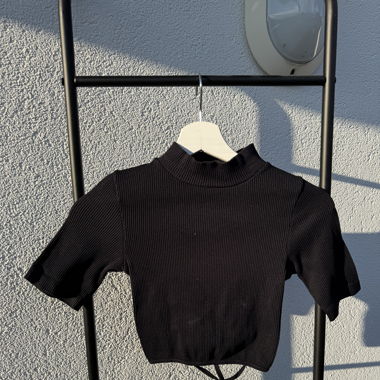 Schwarzes geschnürtes Croptop
