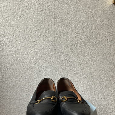 Leder Slipper mit Schnalle im Reiterstil
