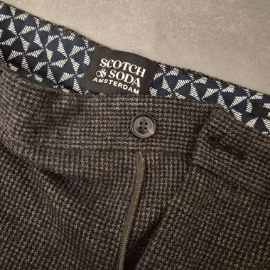 Pantalone con piega