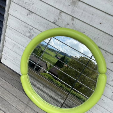 Runder Spiegel im Sternzeichen-Stil