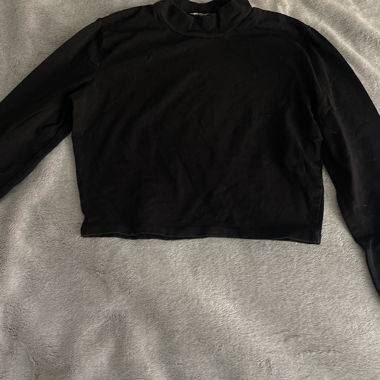 Black Mock Neck Cropped Top 