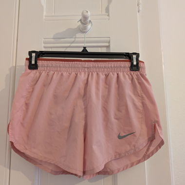 Short running Nike rose