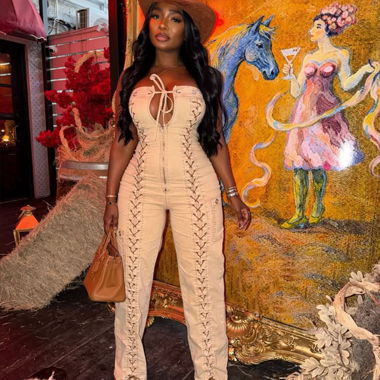 Beiger Jumpsuit mit Schnürung