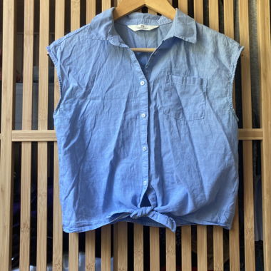 Blusa blu senza maniche
