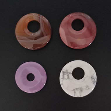 4 pierres de bijou rondes avec trou