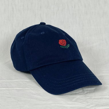 Cappellino blu scuro con ricamo di rosa