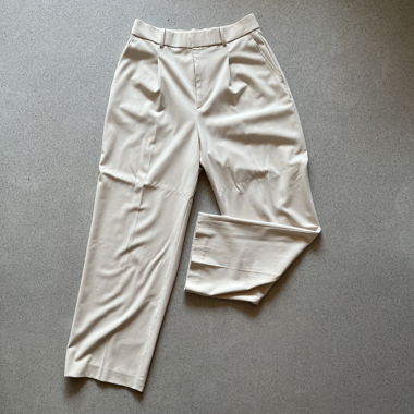 Uniqlo pleated wide trousers beige