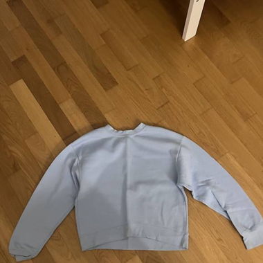 Hellblauer Pullover Grösse S