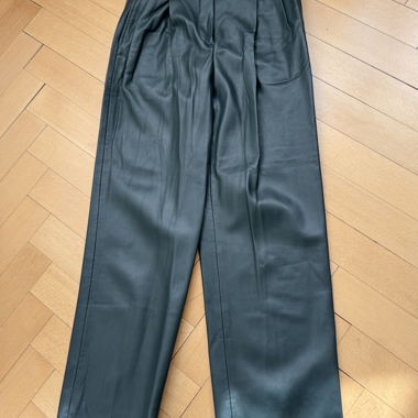 The Frankie Shop-Hosen dunkelgrün aus Kunstleder