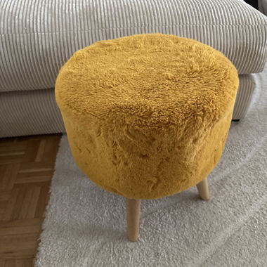 Pouf giallo in stile pelliccia