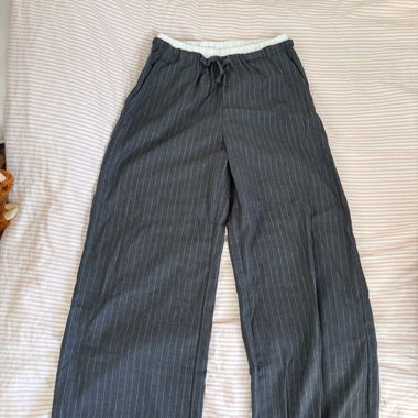 Pantaloni baggy a righe