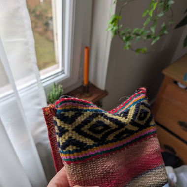 Piccola borsa a tracolla etnica