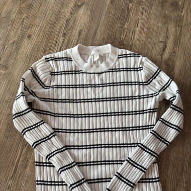 Gestreifter Pullover