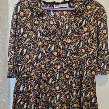 Blusa Zara con motivo floreale