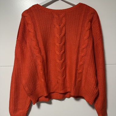 Knit sweater 