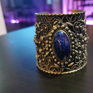 Bracelet manchette réglable avec pierres 