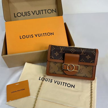 Louis Vuitton Dauphine Chain Wallet M68746