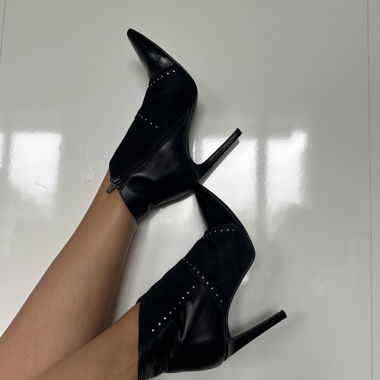 Schwarze Stiefeletten mit Nadelabsatz
