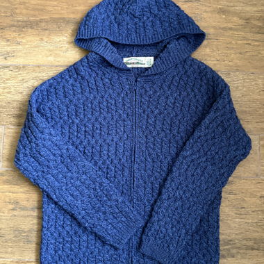 Cardigan en laine d’Aran bleu