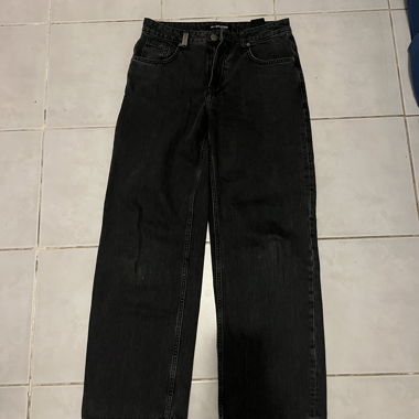 Weite schwarze Jeans