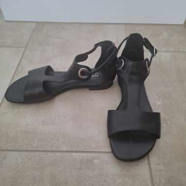 Sandali neri in pelle con cinturini