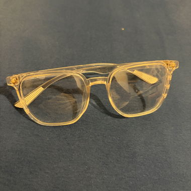 Transparente Brille mit Muster