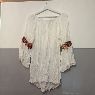 Top in camicia bianco con ricamo