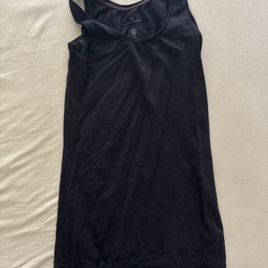 Top in pizzo nero